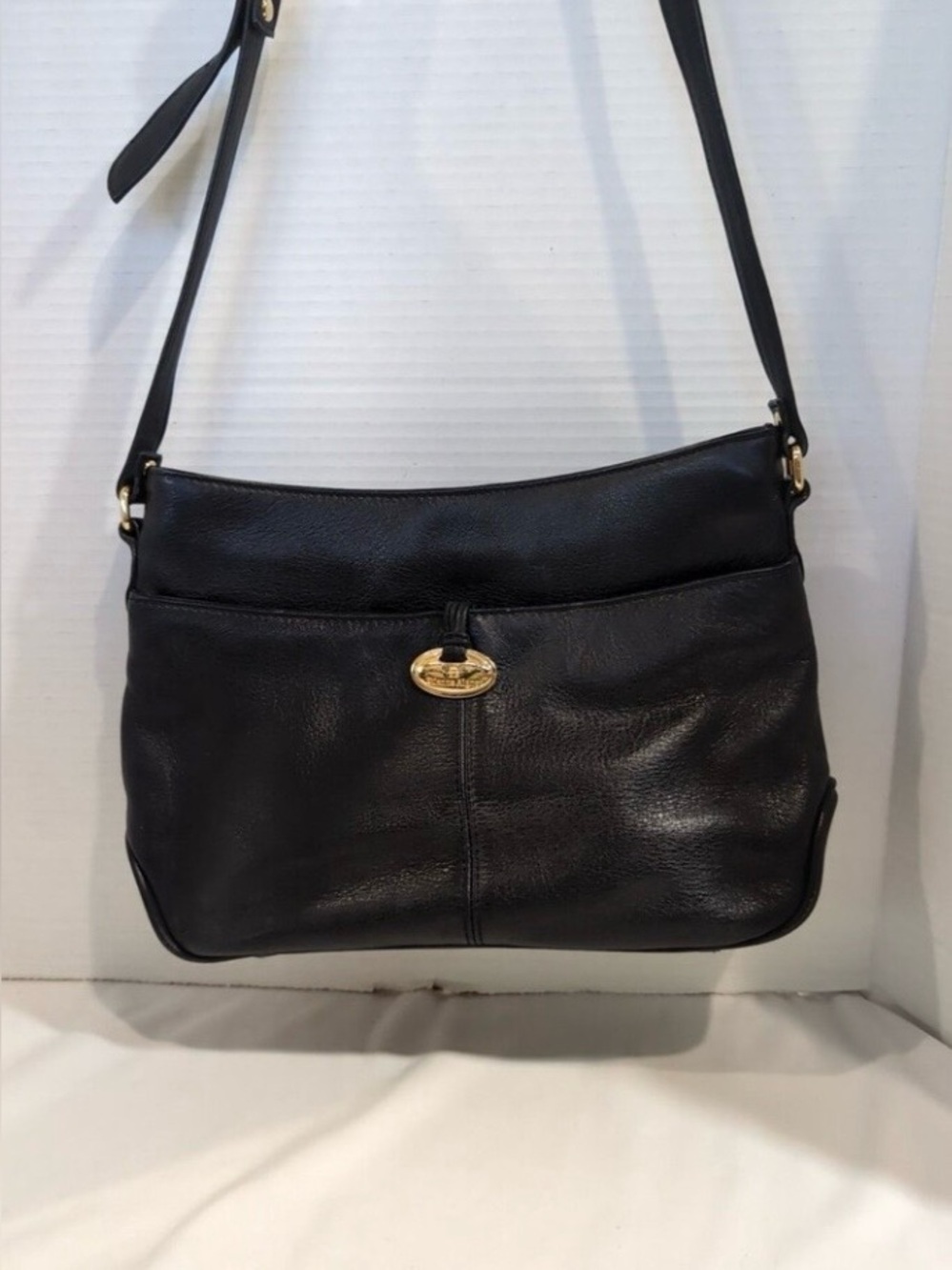 Etienne AIGNER SHOULDER CROSSBODY BLACK LEATHER HANDBAG GOLD ACCENT 10972